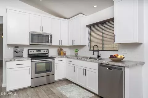 3120 E Siesta Ln, Phoenix, AZ 85050 photo 5