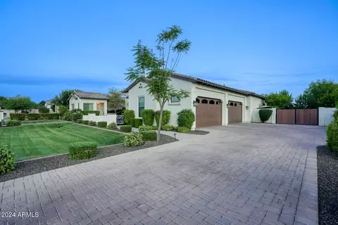 2747 E Lovebird Ln, Gilbert, AZ 85297 photo 2