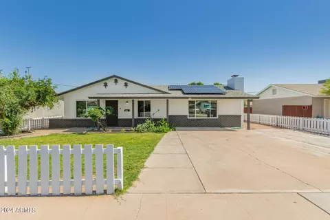 215 W Brinker Dr, Avondale, AZ 85323