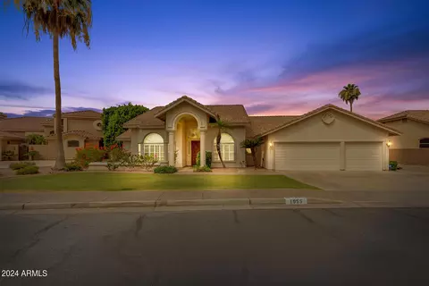 1955 E Clubhouse Dr, Phoenix, AZ 85048