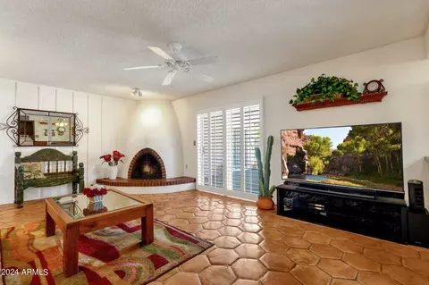 Living - 3529 E Beryl Ln, Phoenix, AZ 85028 photo 6 of 7
