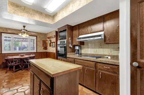 Kitchen - 3529 E Beryl Ln, Phoenix, AZ 85028 photo 3 of 6