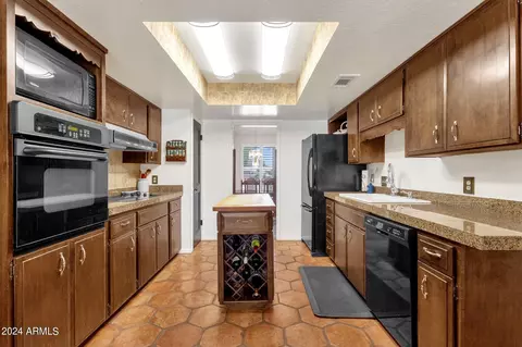 Kitchen - 3529 E Beryl Ln, Phoenix, AZ 85028 photo 5 of 6