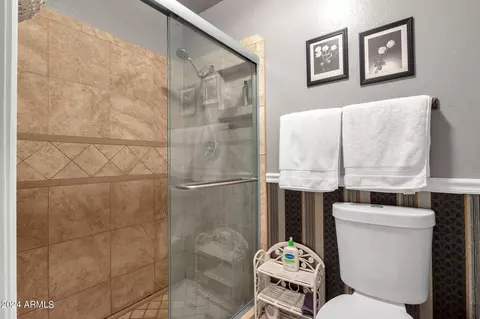 Bath - 3529 E Beryl Ln, Phoenix, AZ 85028 photo 4 of 6