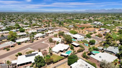 View/Area - 3529 E Beryl Ln, Phoenix, AZ 85028 photo 13 of 16