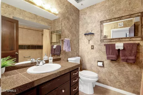Bath - 3529 E Beryl Ln, Phoenix, AZ 85028 photo 5 of 6