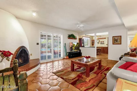 Living - 3529 E Beryl Ln, Phoenix, AZ 85028 photo 5 of 7