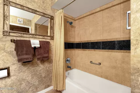 Bath - 3529 E Beryl Ln, Phoenix, AZ 85028 photo 6 of 6