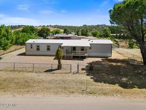18229 S Pioneer Ave, Peeples Valley, AZ 86332