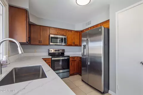 5607 S 46th St, Phoenix, AZ 85040 photo 3