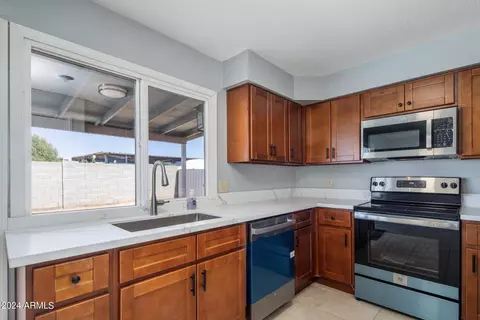 5607 S 46th St, Phoenix, AZ 85040 photo 2