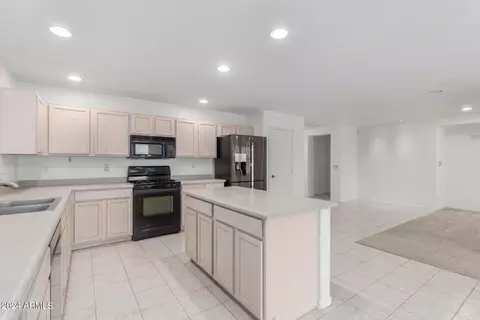 1210 E Milada Dr, Phoenix, AZ 85042 photo 11