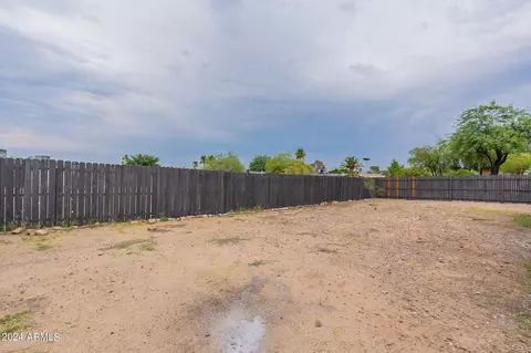 Exterior - 2120 E Greenway Rd, Phoenix, AZ 85022 photo 4 of 7