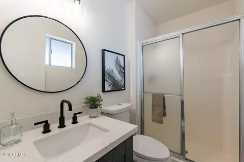 Bath - 2120 E Greenway Rd, Phoenix, AZ 85022 photo 1 of 2