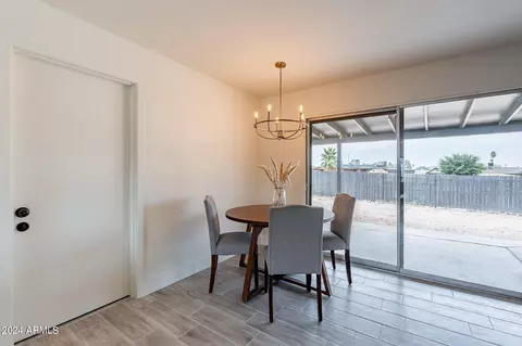 Dining - 2120 E Greenway Rd, Phoenix, AZ 85022 photo 2 of 3