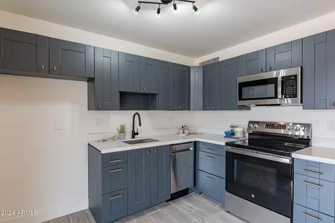 Kitchen - 2120 E Greenway Rd, Phoenix, AZ 85022 photo 1 of 3