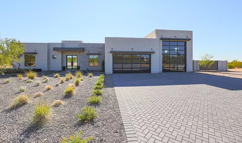 1230 E Smokehouse Trl, Phoenix, AZ 85085