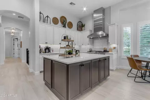 Kitchen - 4450 E Ford Ave, Gilbert, AZ 85234 photo 2 of 7