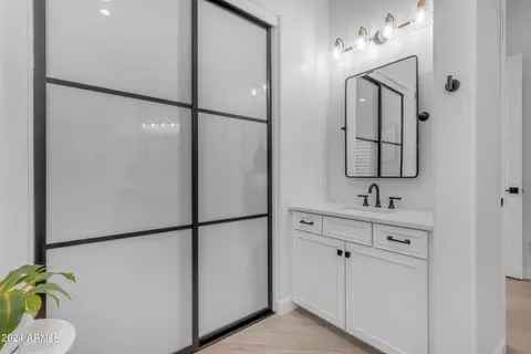 Bath - 4450 E Ford Ave, Gilbert, AZ 85234 photo 5 of 11