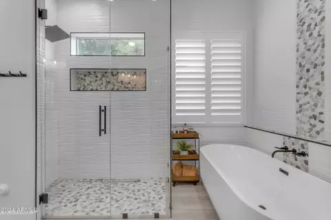 Bath - 4450 E Ford Ave, Gilbert, AZ 85234 photo 3 of 11