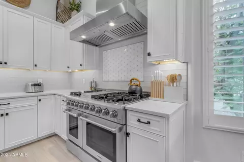 Kitchen - 4450 E Ford Ave, Gilbert, AZ 85234 photo 3 of 7