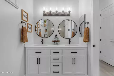 Bath - 4450 E Ford Ave, Gilbert, AZ 85234 photo 9 of 11