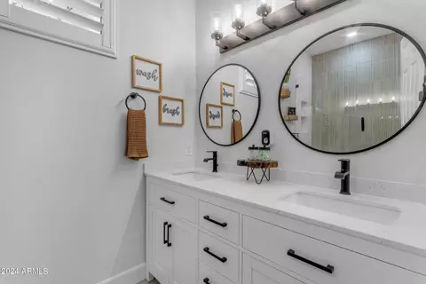 Bath - 4450 E Ford Ave, Gilbert, AZ 85234 photo 8 of 11