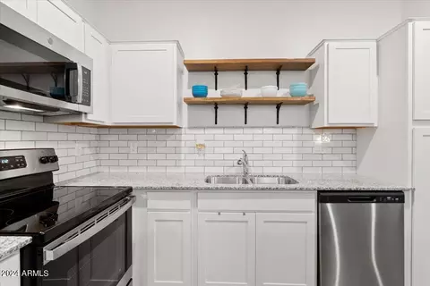 8172 N 22nd Dr, Phoenix, AZ 85021 photo 2