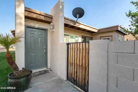 2130 W Camino St #3, Mesa, AZ 85201