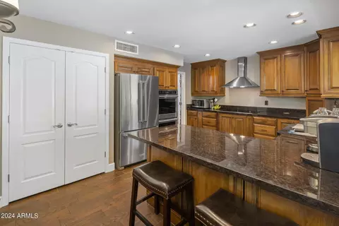 3433 E Topeka Dr, Phoenix, AZ 85050 photo 5