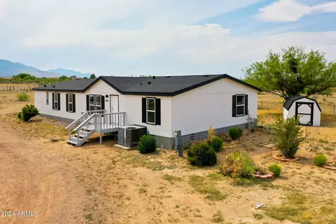 8303 E Sacred Path Rd, Hereford, AZ 85615