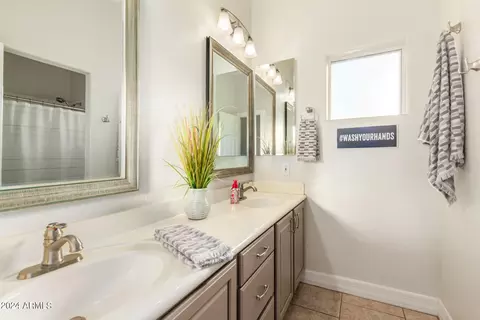 Bath - 2490 E Arrowhead Trl, Gilbert, AZ 85297 photo 3 of 3