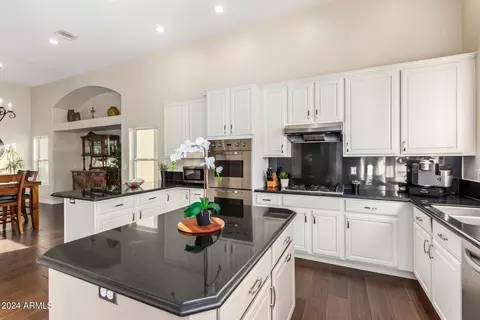 Kitchen - 2490 E Arrowhead Trl, Gilbert, AZ 85297 photo 2 of 5