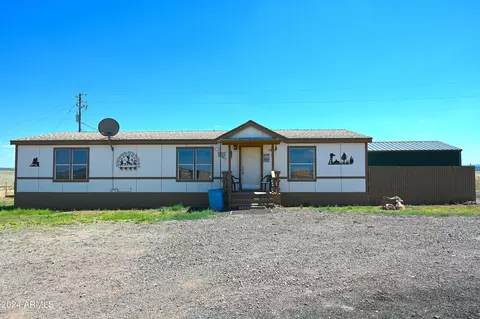 22285 W Colinas Verde Ln, Seligman, AZ 86337