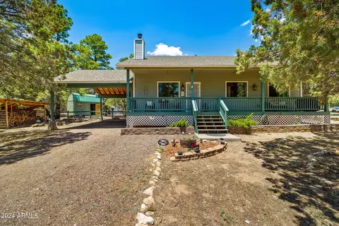 2106 Indian Trl, Overgaard, AZ 85933