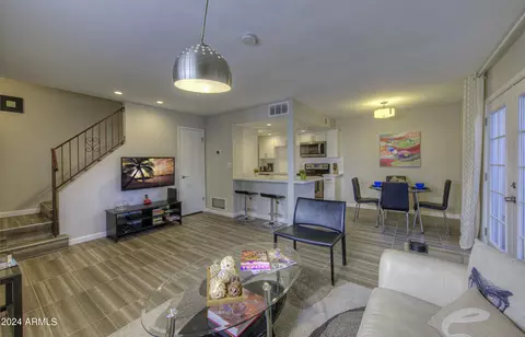 8817 N 12th Pl, Phoenix, AZ 85020