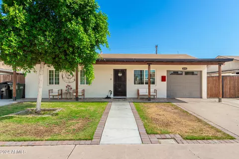 5836 W Cheery Lynn Rd, Phoenix, AZ 85031