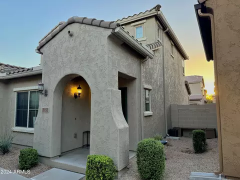 3953 E Cat Balue Dr, Phoenix, AZ 85050