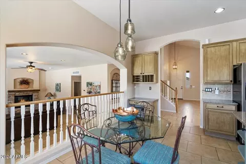 4826 E Robin Ln, Phoenix, AZ 85054 photo 6