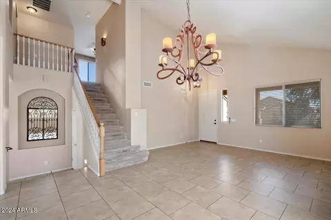 4826 E Robin Ln, Phoenix, AZ 85054 photo 4