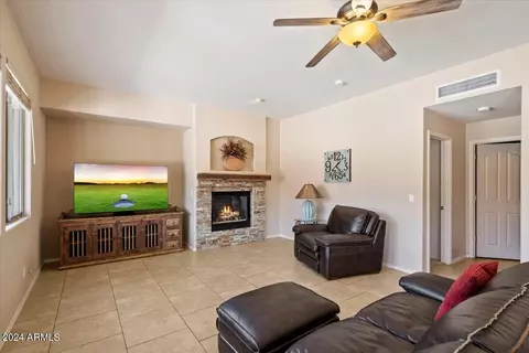 4826 E Robin Ln, Phoenix, AZ 85054 photo 10