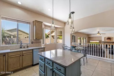 4826 E Robin Ln, Phoenix, AZ 85054 photo 8