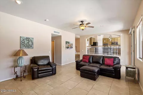 4826 E Robin Ln, Phoenix, AZ 85054 photo 11