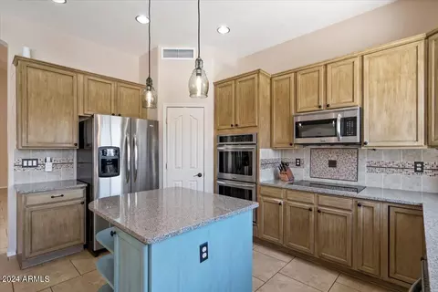 4826 E Robin Ln, Phoenix, AZ 85054 photo 7