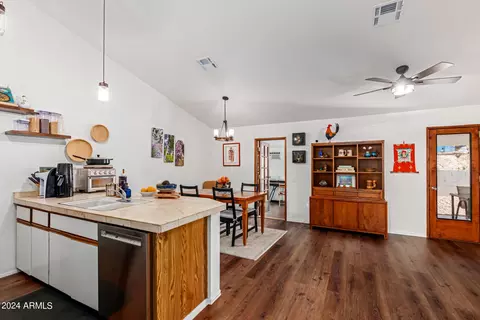 1613 E Beverly Ln, Phoenix, AZ 85022 photo 11