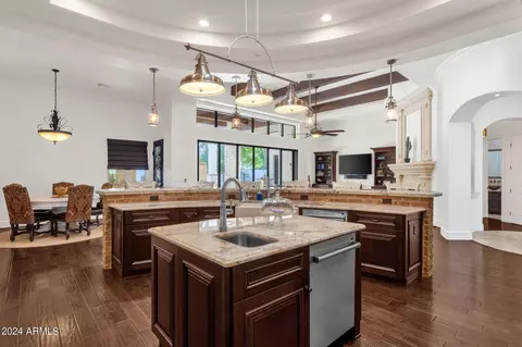 Kitchen - 5841 S Marin Ct, Gilbert, AZ 85298 photo 7 of 12