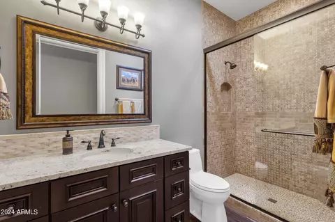 Bath - 5841 S Marin Ct, Gilbert, AZ 85298 photo 5 of 9
