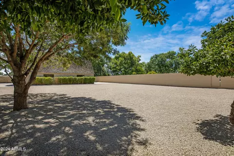 Exterior - 637 E Leah Ln, Gilbert, AZ 85234 photo 8 of 20