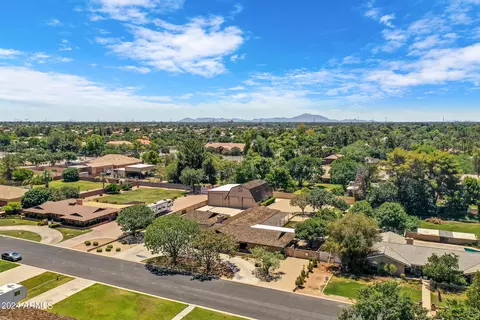 View/Area - 637 E Leah Ln, Gilbert, AZ 85234 photo 2 of 9