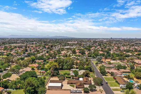 View/Area - 637 E Leah Ln, Gilbert, AZ 85234 photo 5 of 9